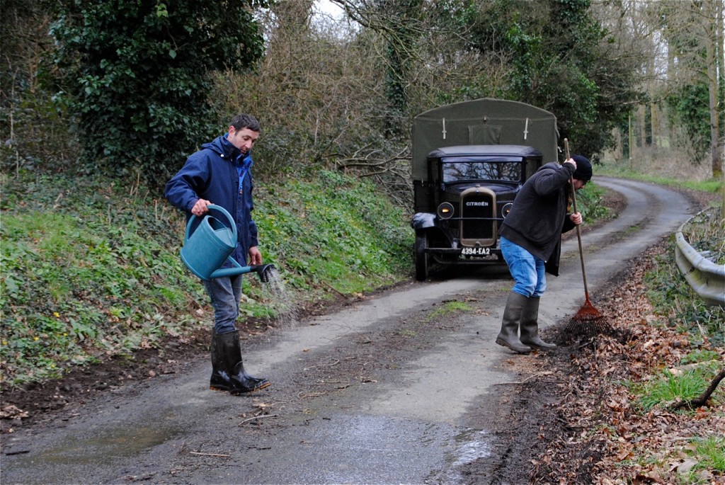 Là aussi, la route a été mouillée. Heureusement, il y avait un ruisseau à proximité !