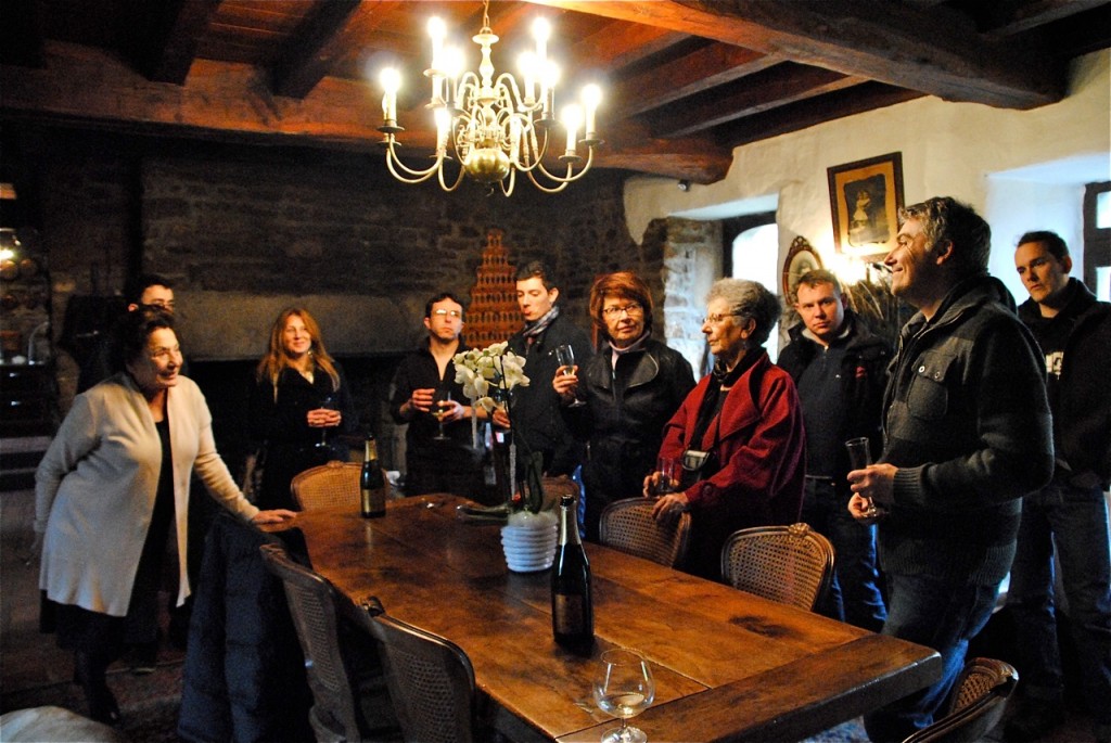 …avant de savourer un verre gentiment offert par Martine Boutbien, la "vraie" maîtresse de maison !