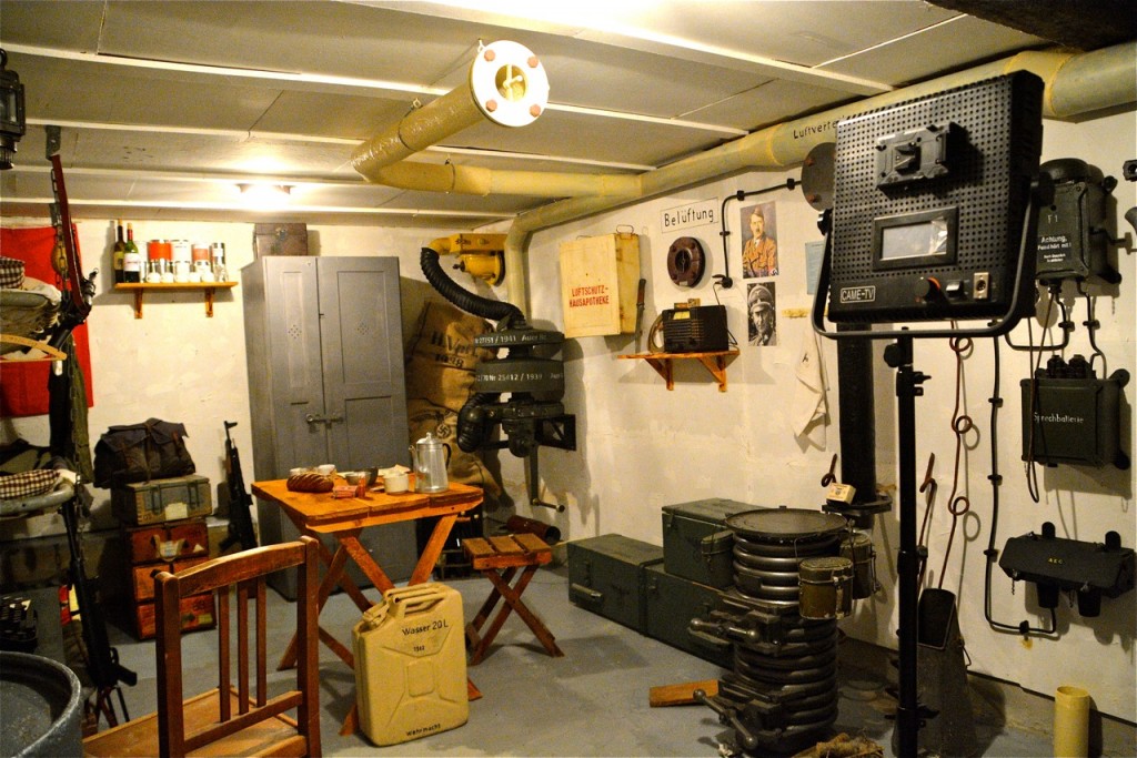 Le décor du bunker reconstitué dans… une cave !