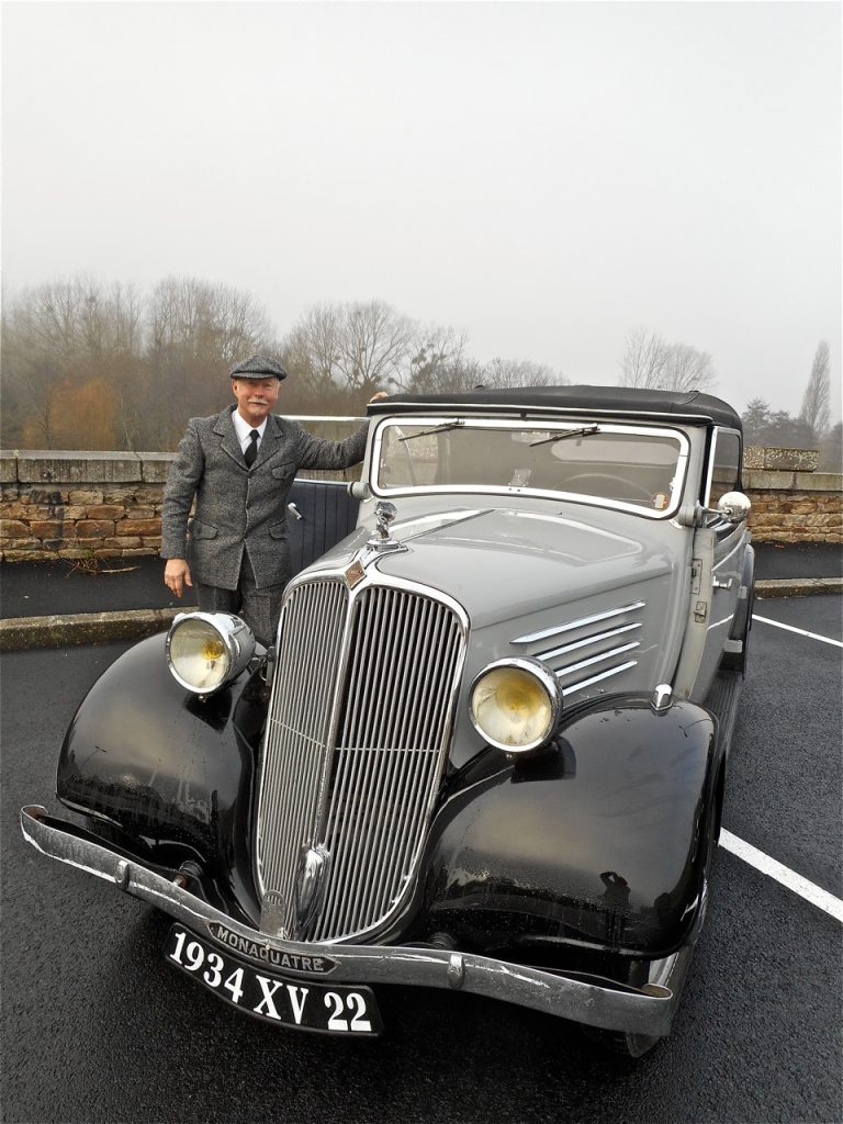Yannick Souève et sa Renault Monaquatre.
