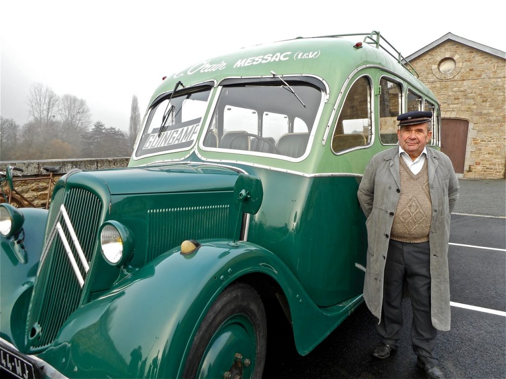 Jean-Pierre Briand a amené l'autocar par la route depuis Messac (2 h 30 de trajet !).