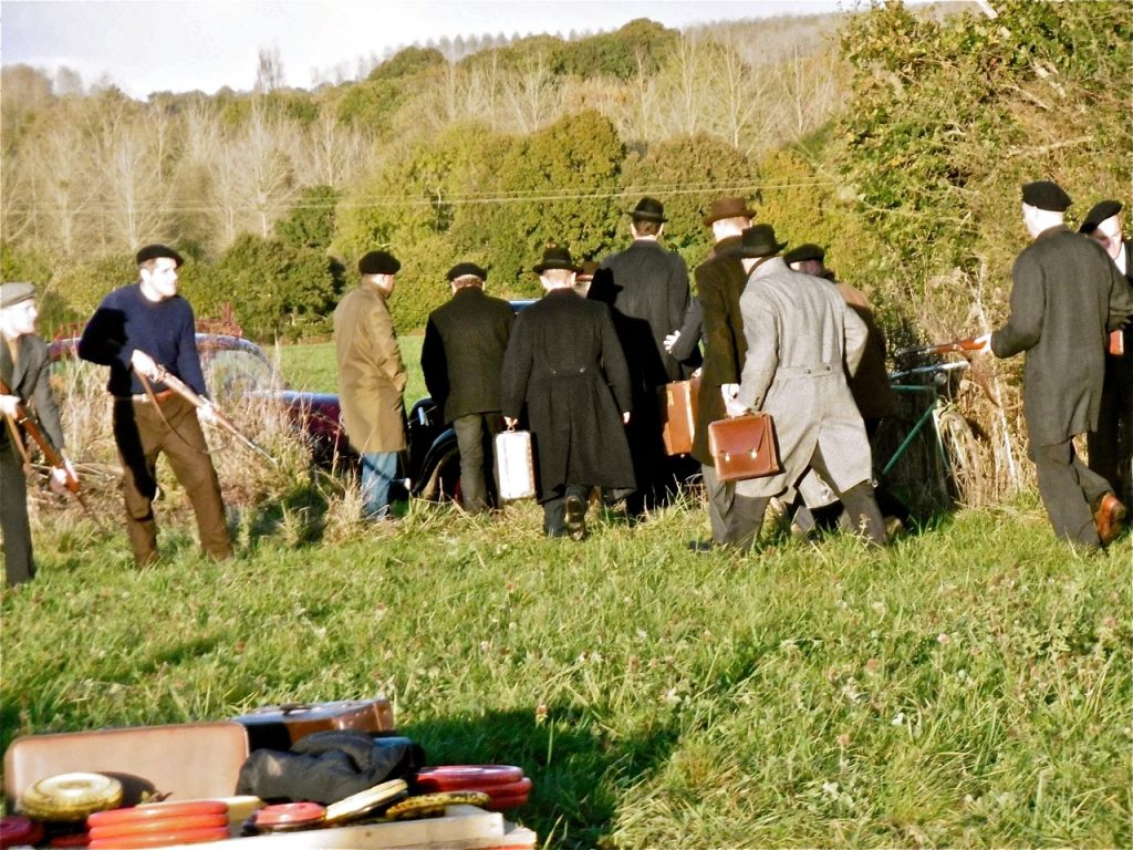 A Pléguien, les résistants accompagnent les pilotes alliés.