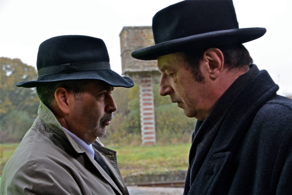 Les résistants observent de loin…