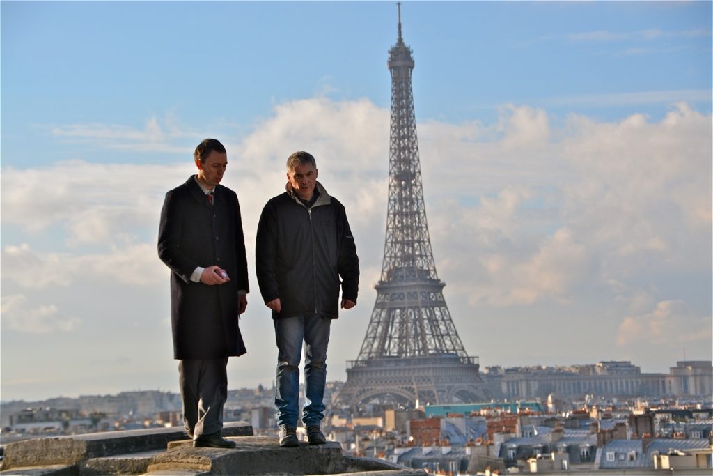 Sur le toit des Invalides, Nicolas Guillou donne les dernières indications à Evence Le Goas.