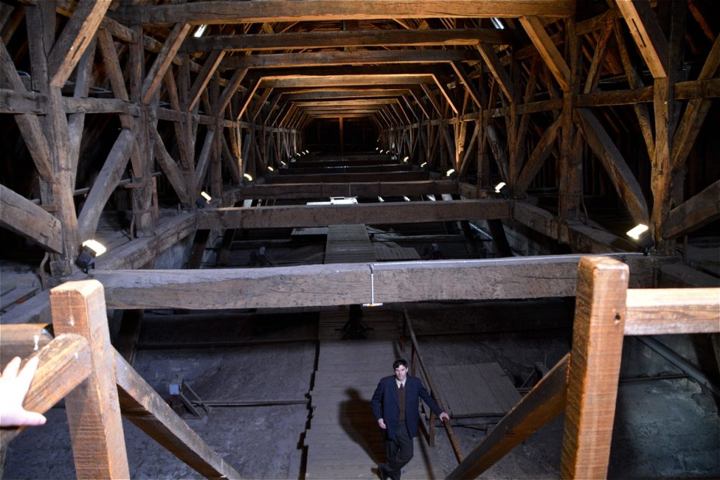 La charpente de l'église Saint Louis des Invalides : un lieu secret, interdit au public…