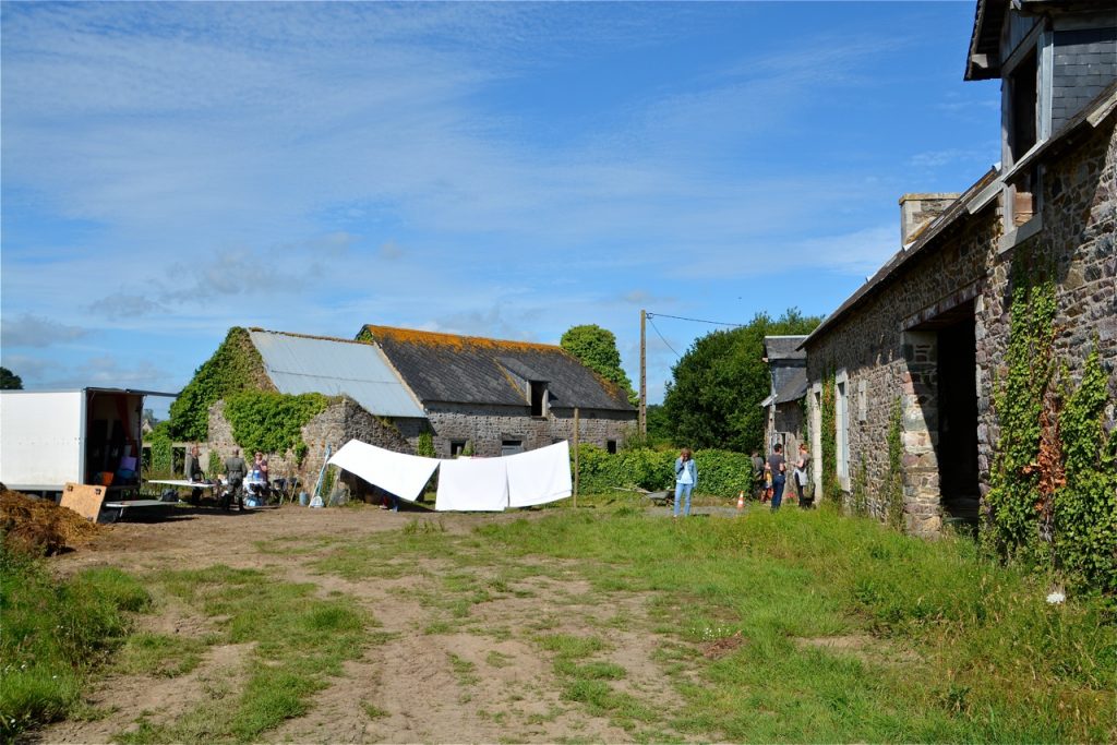 Le décor de la scène : une ancienne ferme à Saint Clet.
