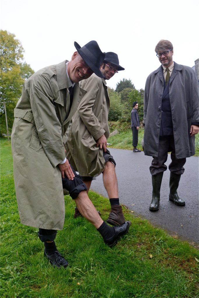 Mais pourquoi les officiers alliés ont-ils remonté leur pantalon ?